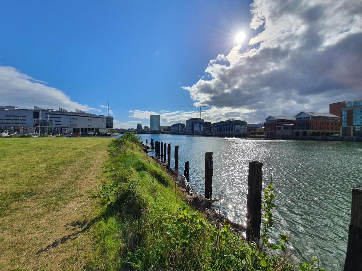 Luxury Apartment Marina Views At Titanic Quarter Belfast Exterior foto